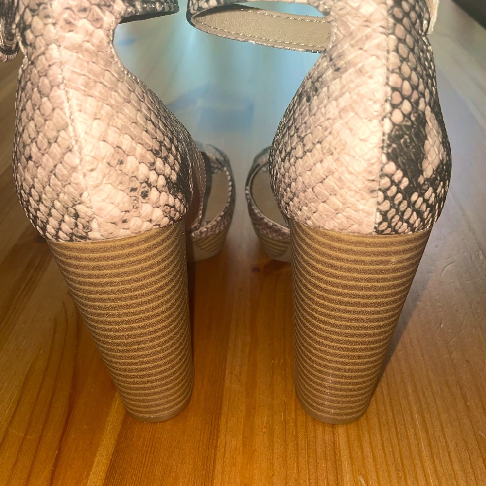 Sunset Heels - Picture 3 of 3